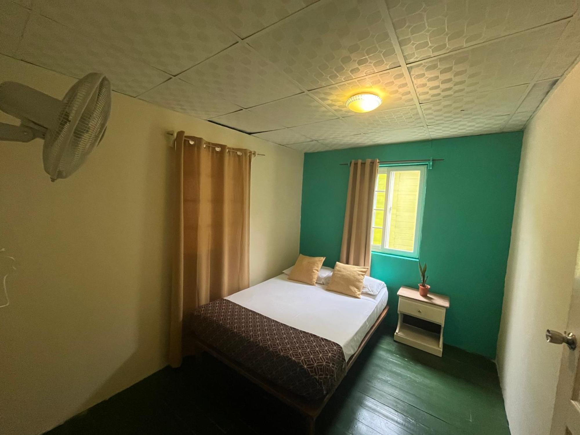 בסטימנטוס Hostal Cay מראה חיצוני תמונה